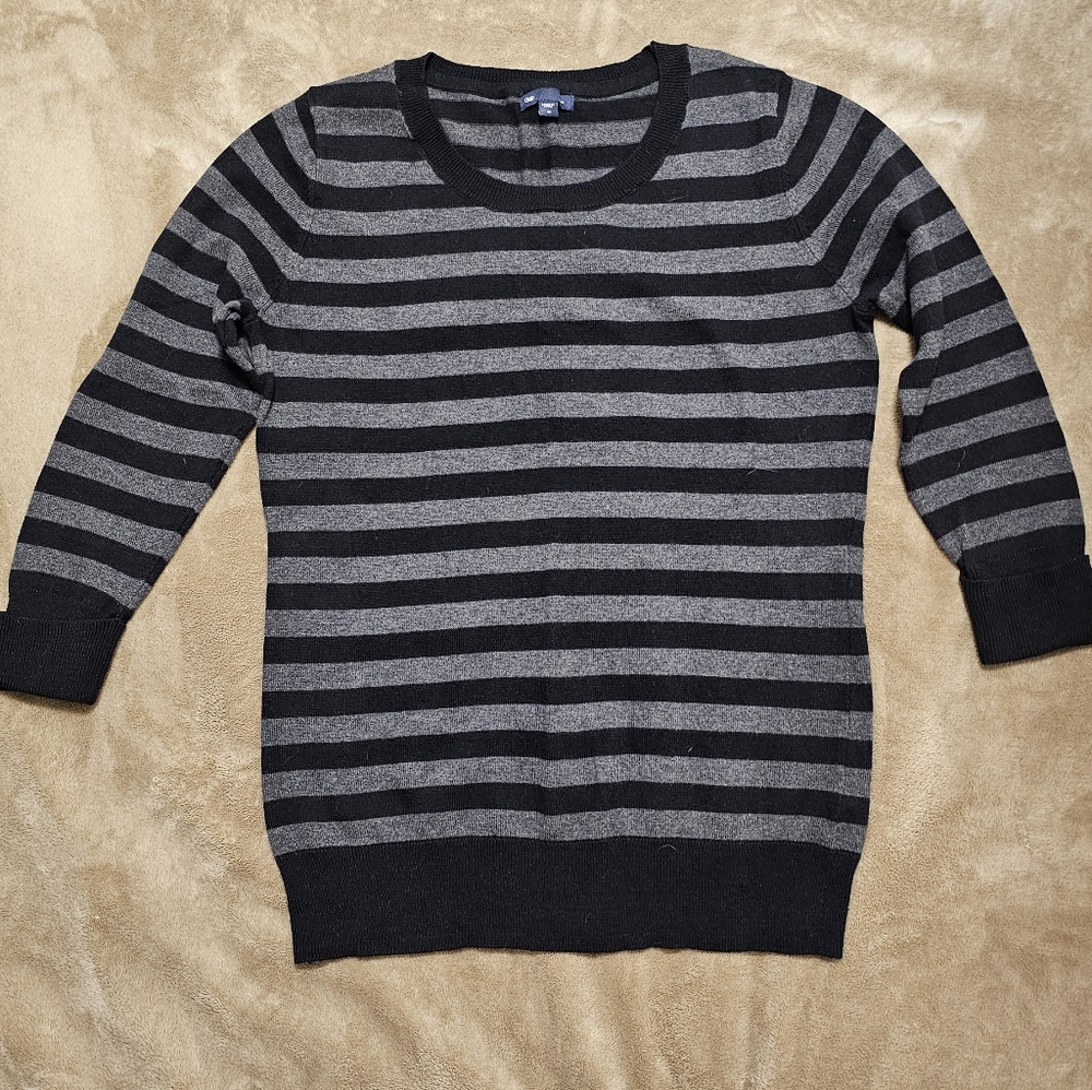 GAP 3/4 Length Rolled Cuffed Sweater Black and Gray, M
